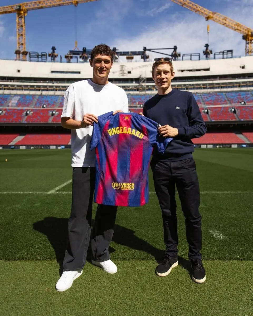 “Jonas, a jogar no Barcelona, não estava no nosso bingo”: Visma brinca com a visita de Jonas Vingegaard a Camp Nou