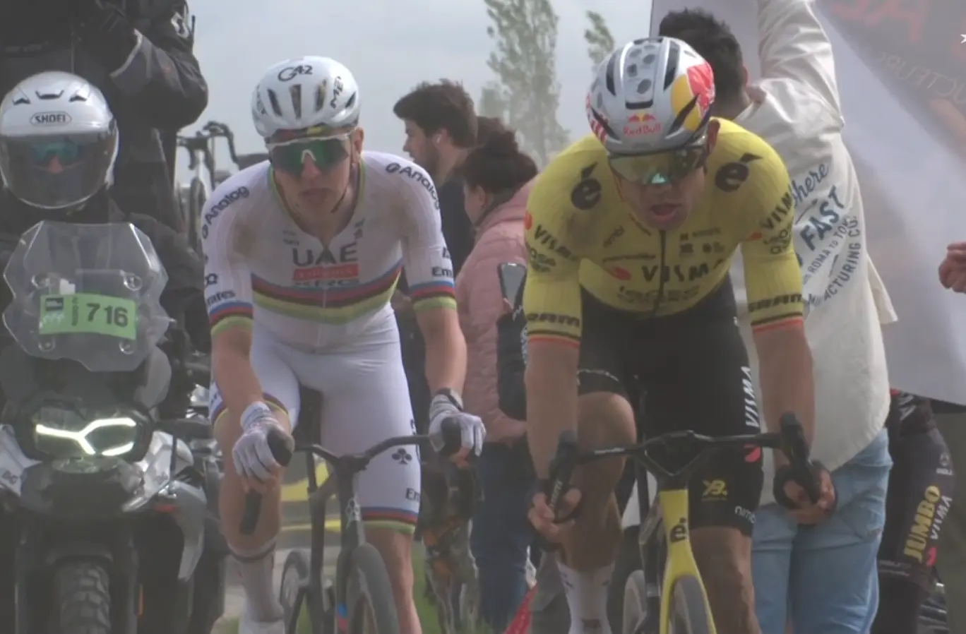 LIVE | Paris-Roubaix 2026: Madness - Wout van Aert or Tadej Pogacar?