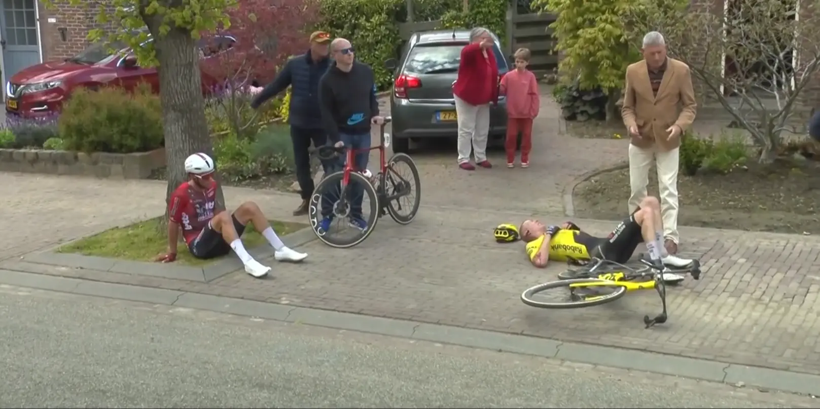 “É extremamente dececionante”: Matteo Jorgenson foi levado ao hospital após queda violenta que lhe arruinou a Amstel Gold Race