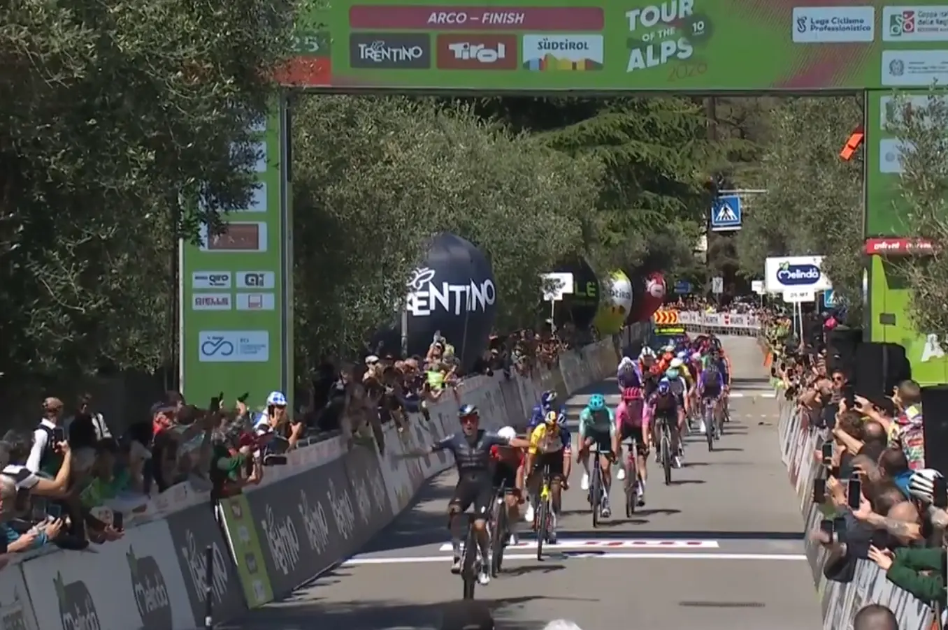 Results Tour of the Alps 2026 Stage 3 | Tom Pidcock back from injury with a bang! Brit wins after late catch as crash-hit stage explodes in final kilometres