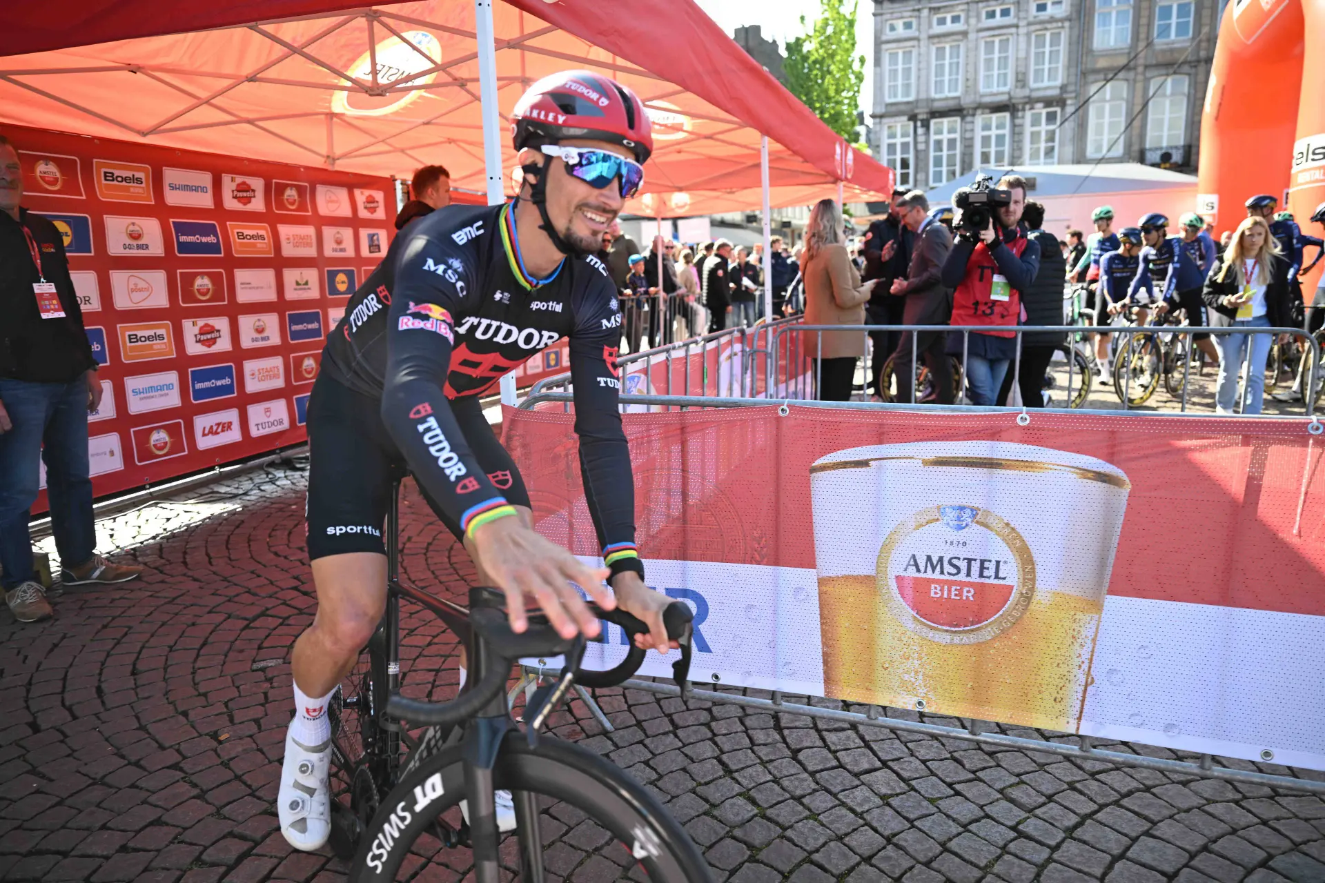 "Party beast? They didn't understand that you love life to the fullest" - Colleagues pay tribute to retiring Alaphilippe