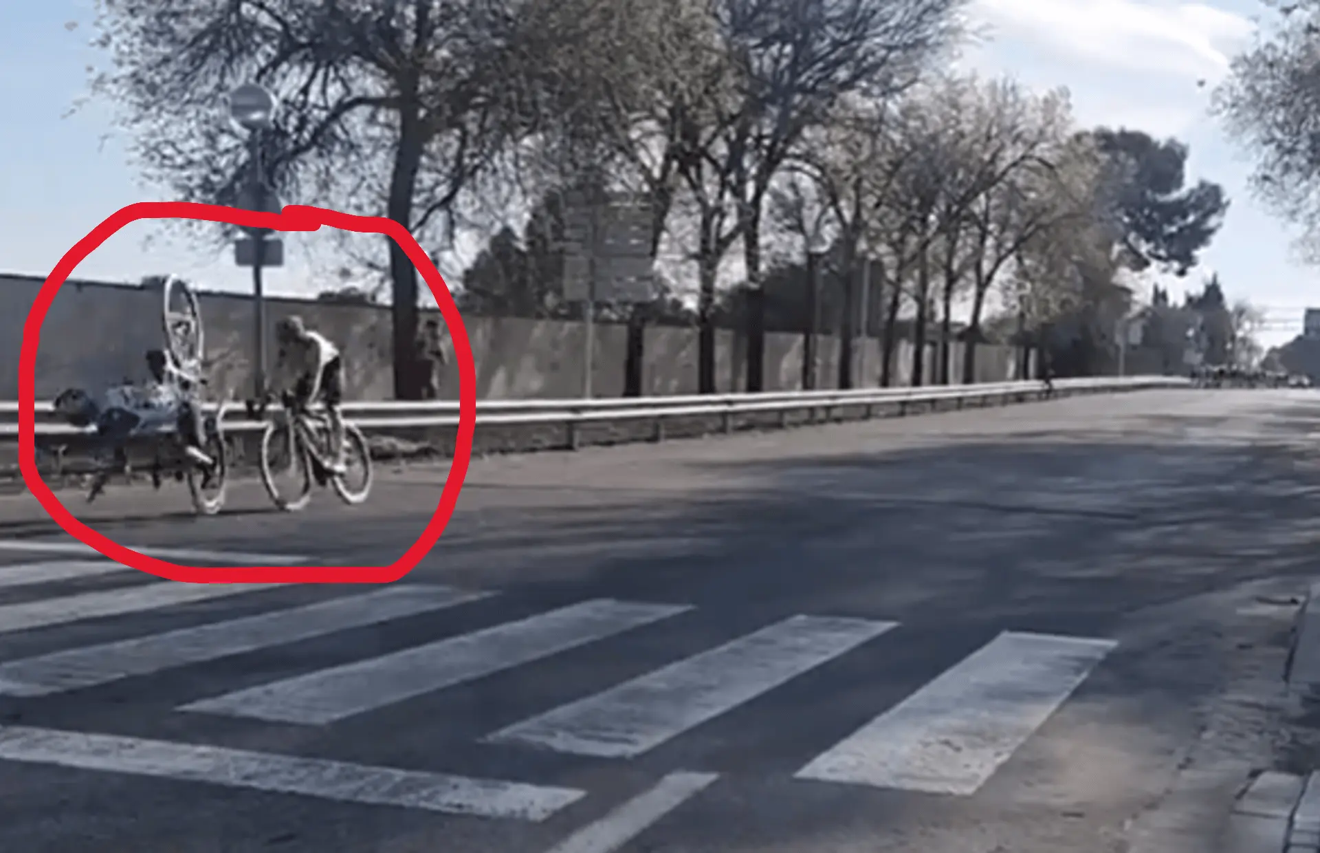 VÍDEO: Angulo inédito sobre a queda de Remco Evenepoel na Volta à Catalunha