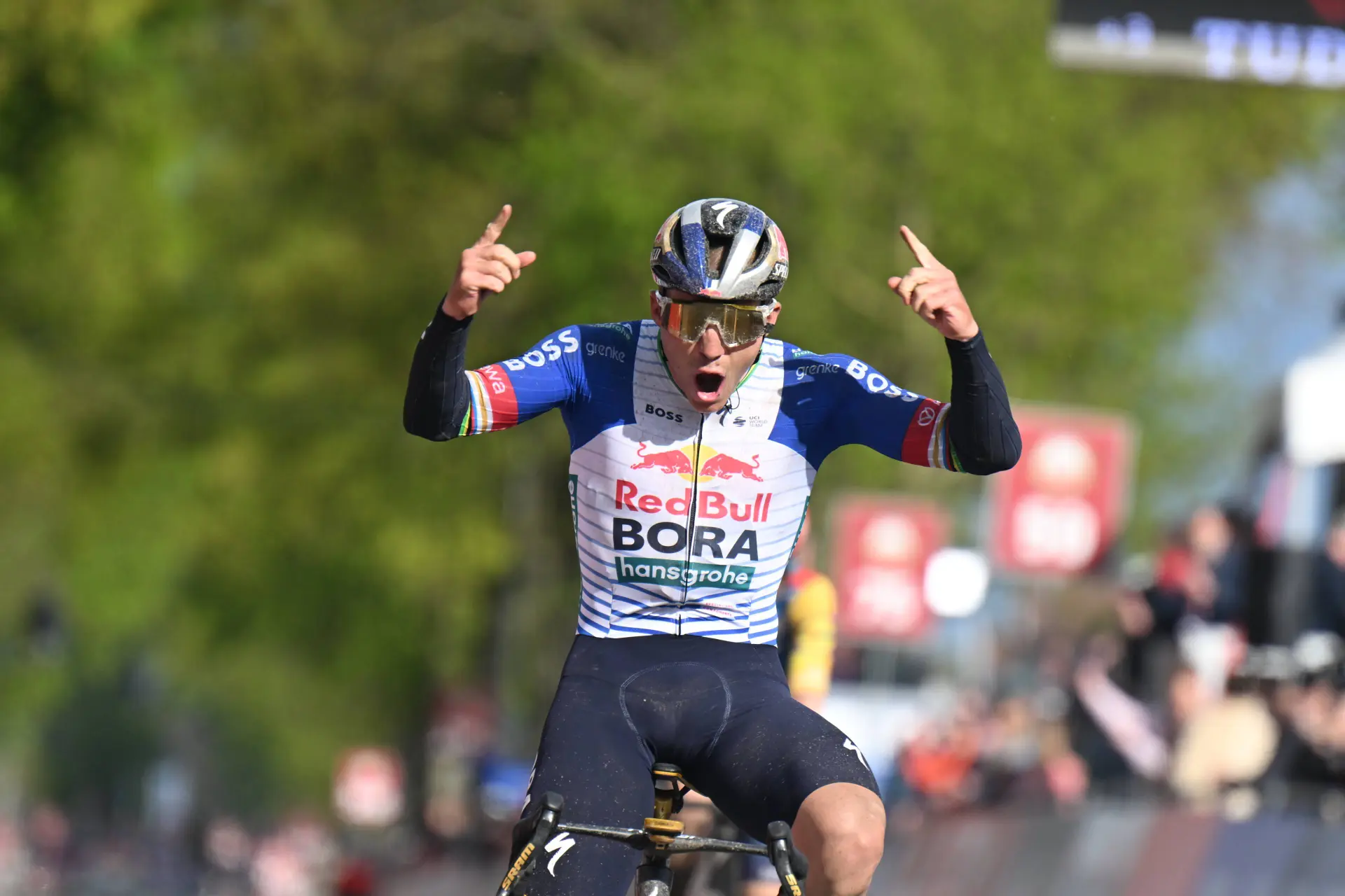 “An unusually disciplined Remco Evenepoel... he didn’t put on much of a show” – Expert highlights new side of Red Bull leader at Amstel Gold Race
