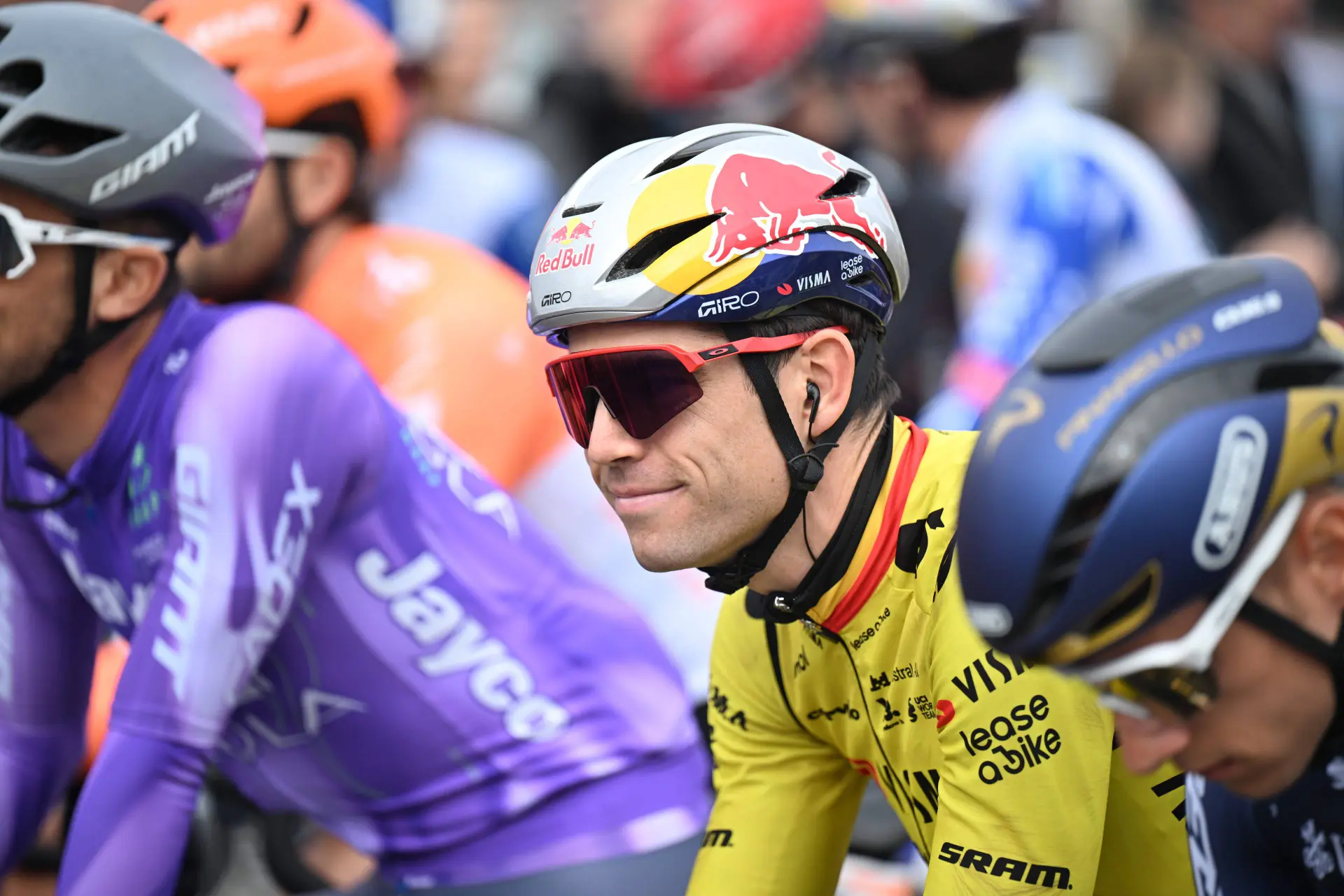 “Ele tem tido muitos contratempos recentemente, mas volta sempre” - Esposa de Wout van Aert explica por que a estrela da Visma continua a ser o corredor mais acarinhado na Flandres