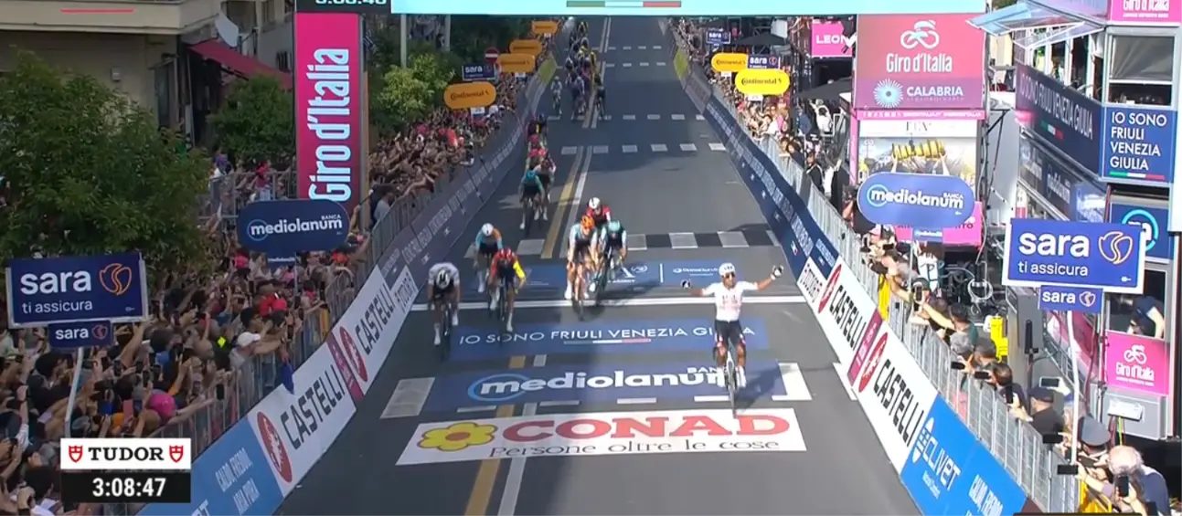 Results Giro d'Italia 2026 Stage 4 - Jhonatan Narvaez salvages battered UAE with stunning win as Giulio Ciccone takes Maglia Rosa for first time in his career