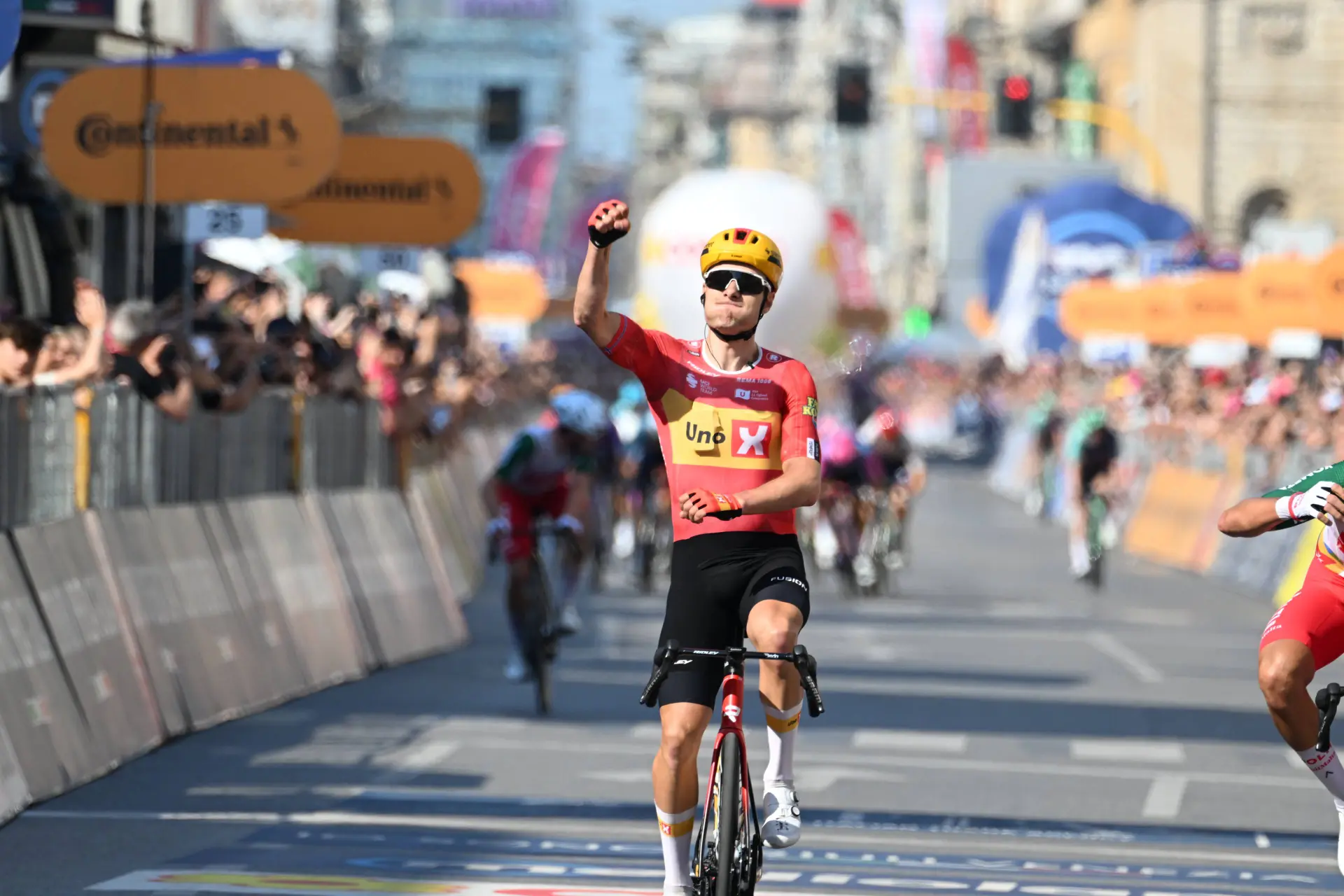 Results Giro d'Italia stage 15 - Fredrik Dversnes takes surprise breakaway win; peloton let yet another opportunity slip through their fingers