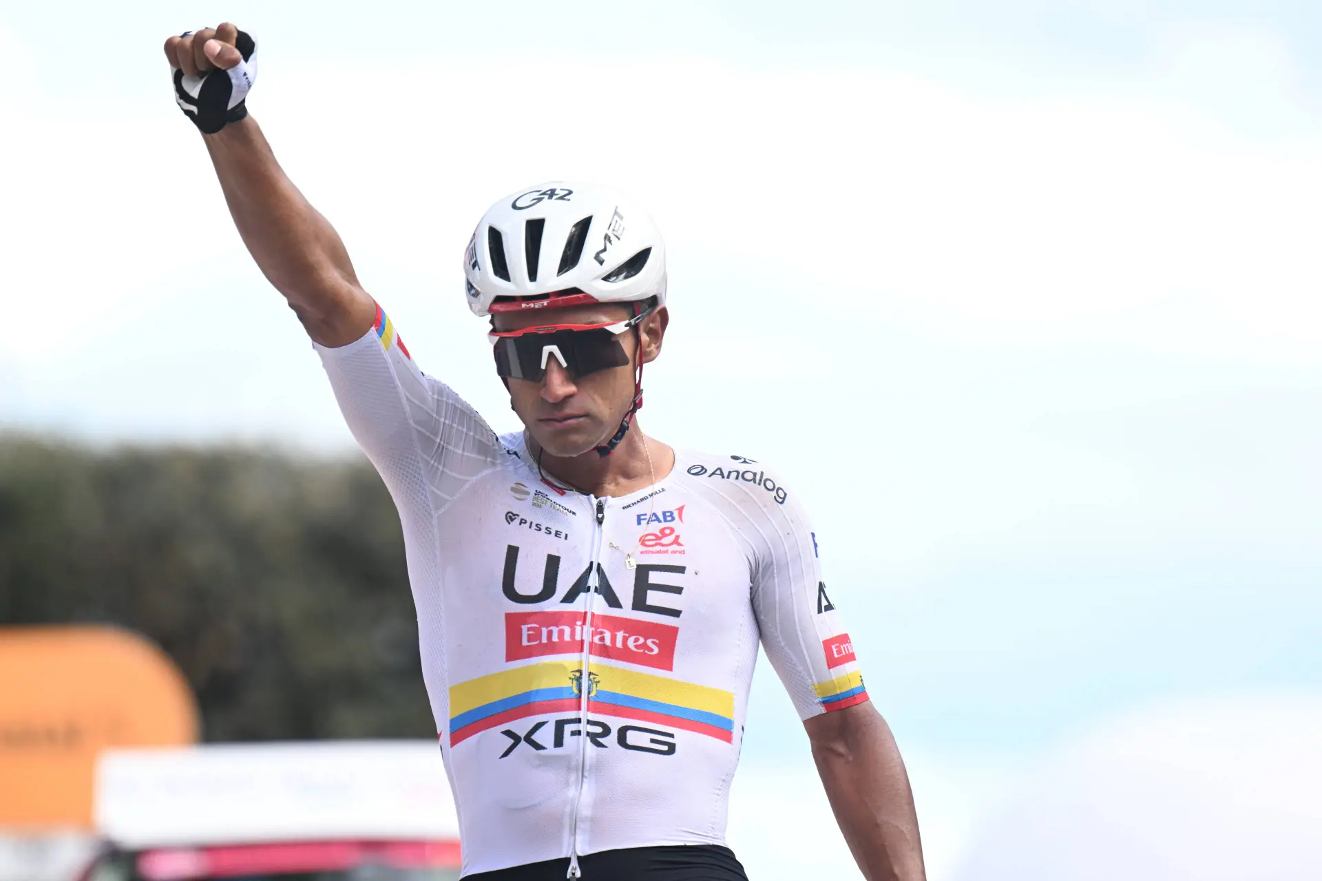 Results Giro d'Italia stage 8 - Jhonatan Narváez takes third win for UAE as GC stalemate rules over Fermo summit finish