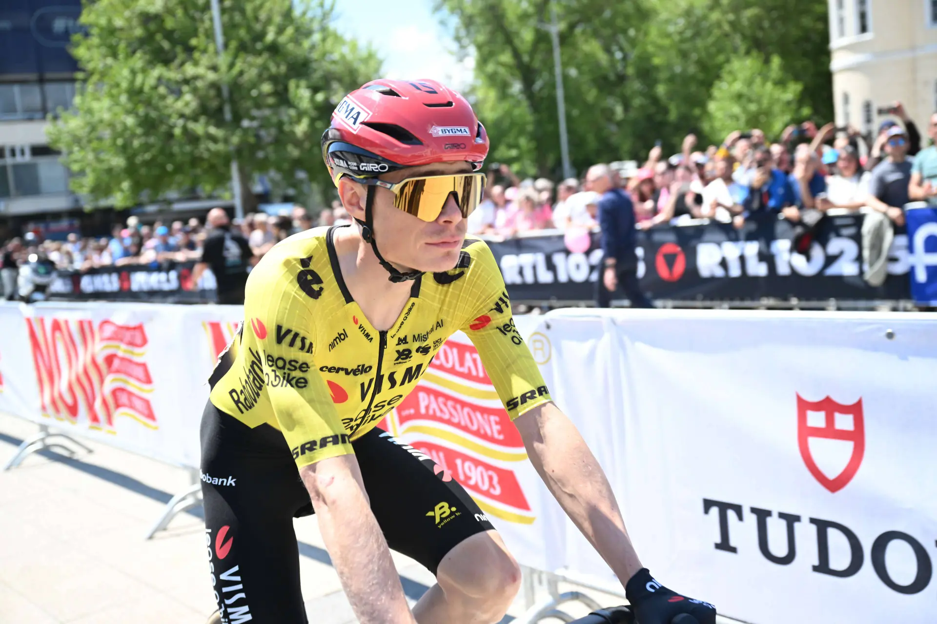 “His biggest danger looks to be crashes” - Danish expert says Jonas Vingegaard’s Giro d’Italia rivals may not be his main threat