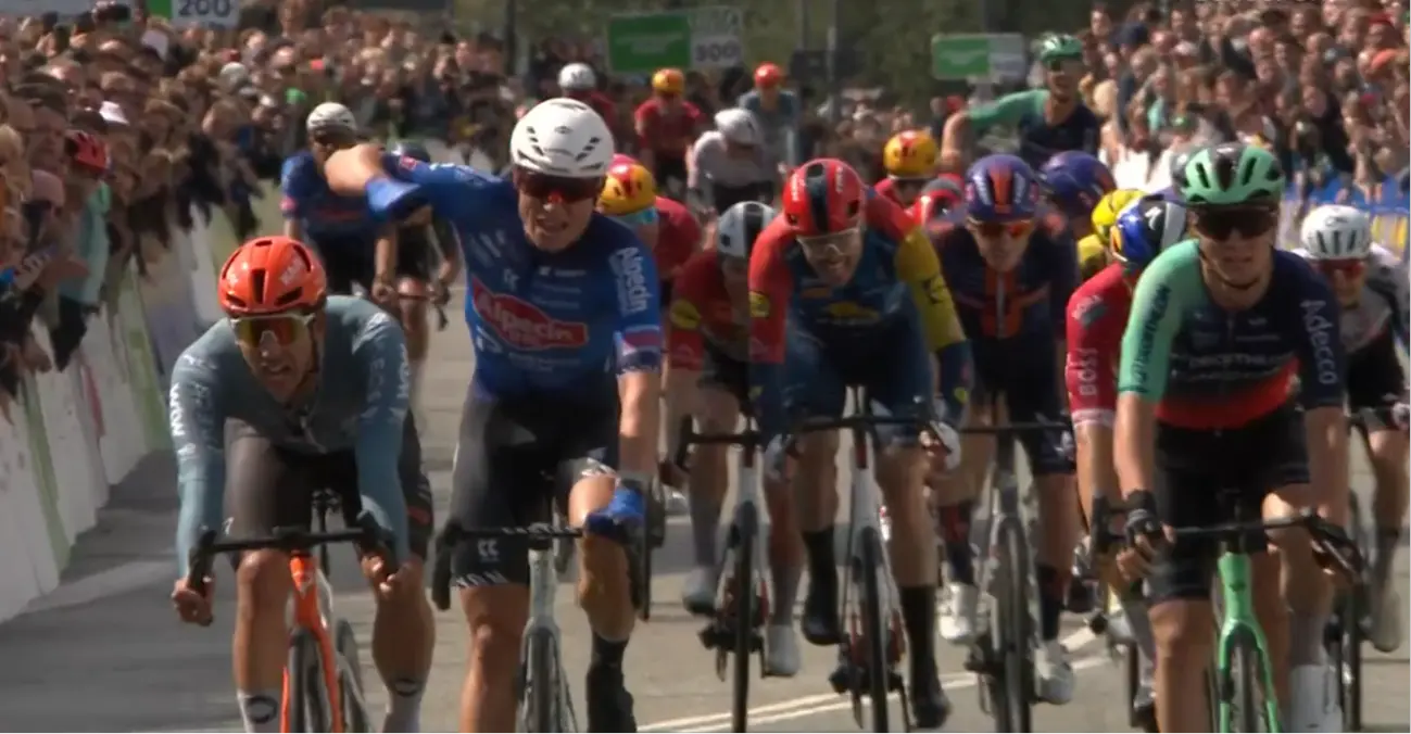 Results Copenhagen Sprint 2026 - Jasper Philipsen wins chaotic wet finale after late crash splits peloton