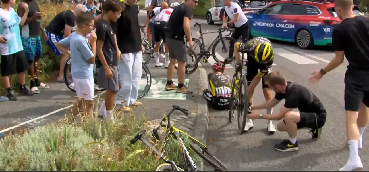 LIVE - Tour de France Stage 15 - Jonas Vingegaard OUT of the Tour de France after crash
