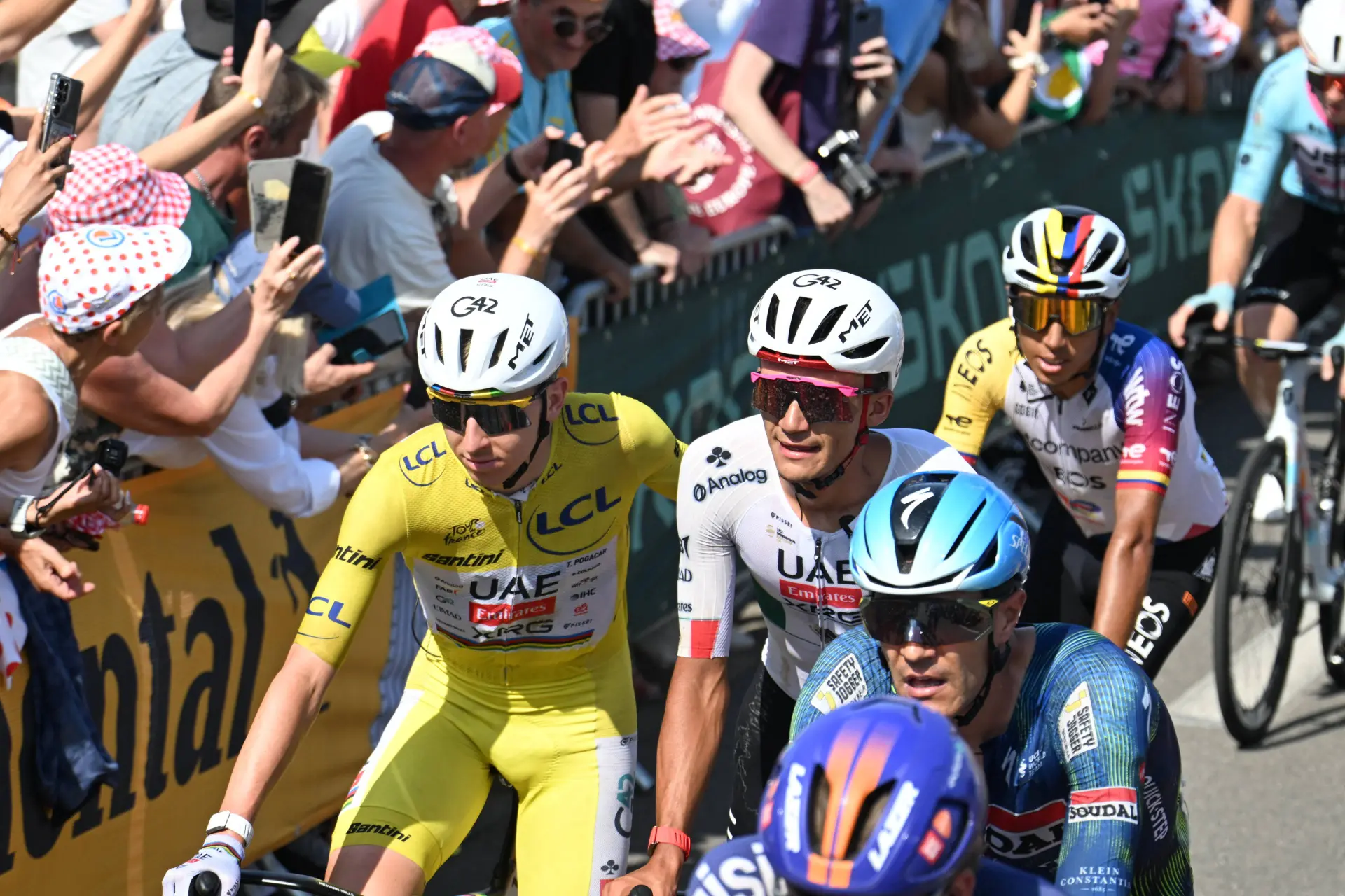 "Everybody knows what to do today" - Tadej Pogacar and UAE ready for another key day at the Tour de France