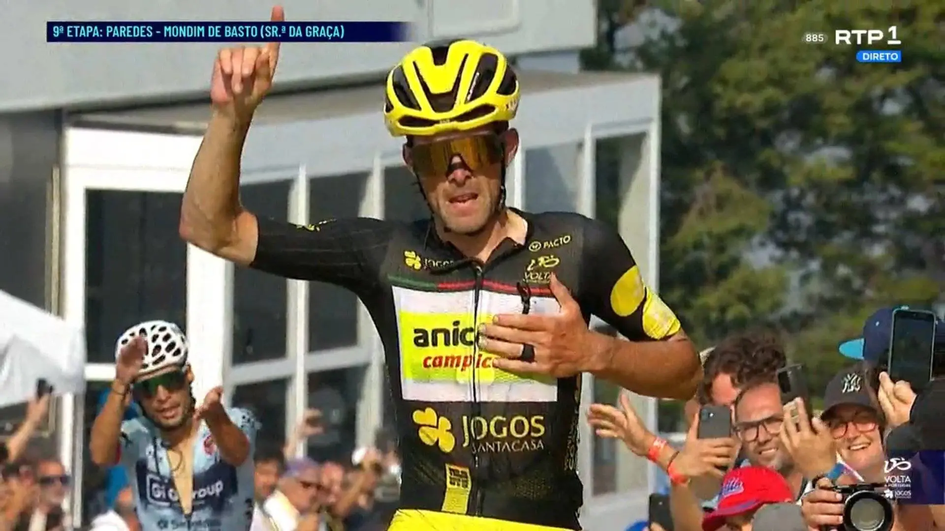 Neves gestured and clapped as Alexis Guerin won atop Senhora da Graça