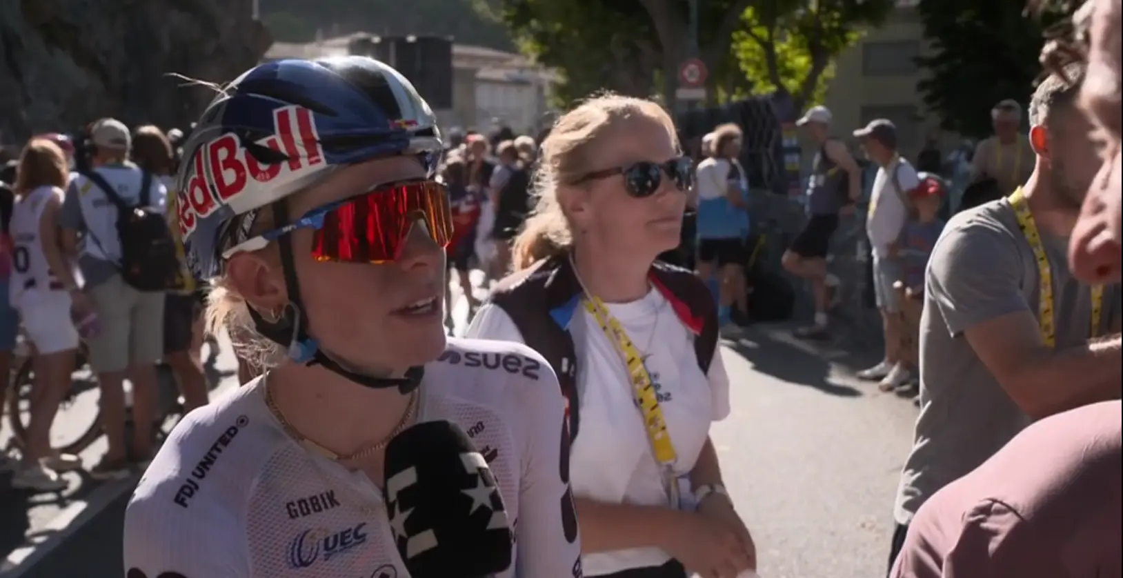 “She didn't do it on purpose... deep down Kasia knows that” – Demi Vollering rejects Niewiadoma's accusations as Tour de France Femmes rivalry boils over