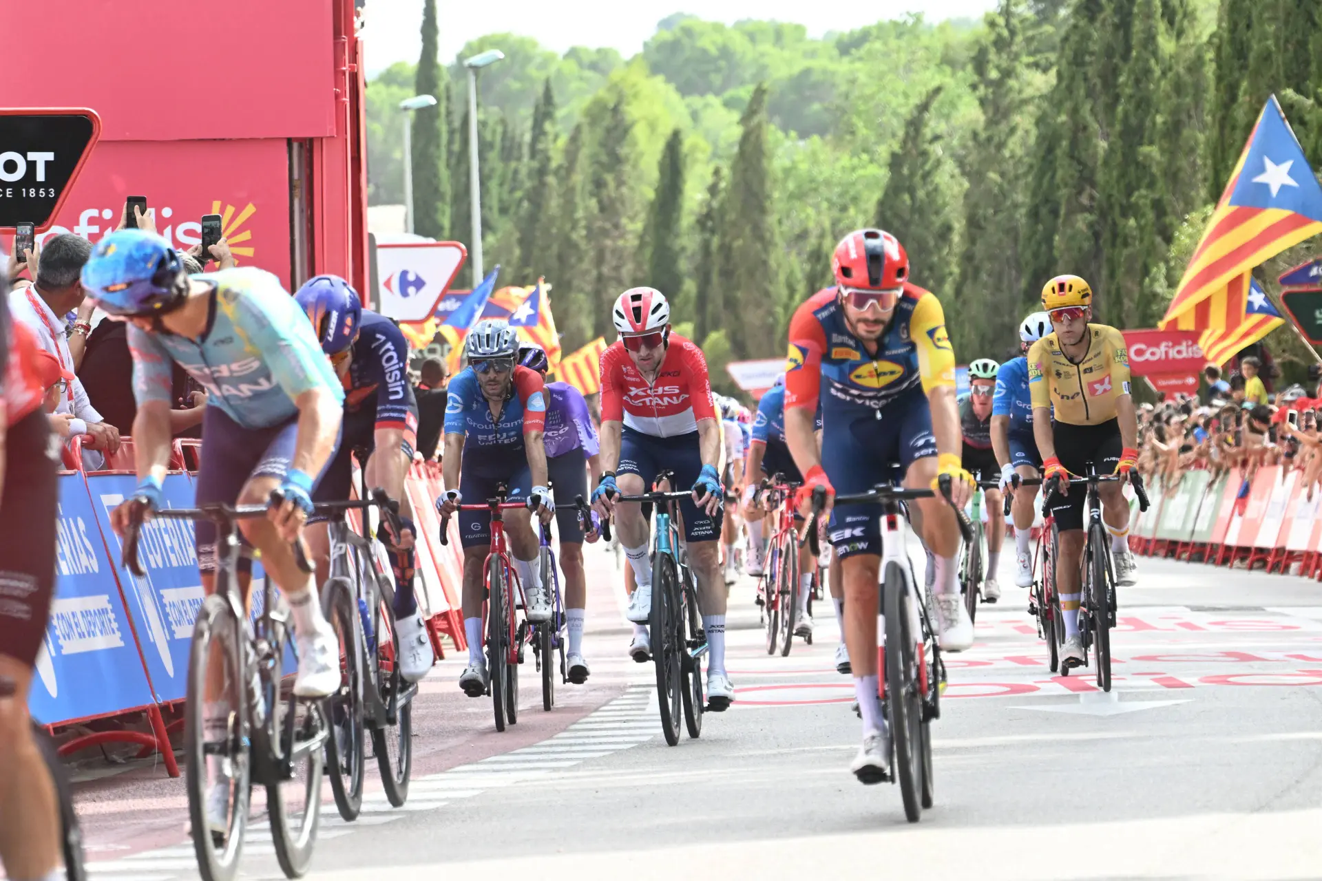 Tacks spotted on crucial Vuelta mountain descent - Spanish media warn of dangerous potential hazard in store for riders during stage 6