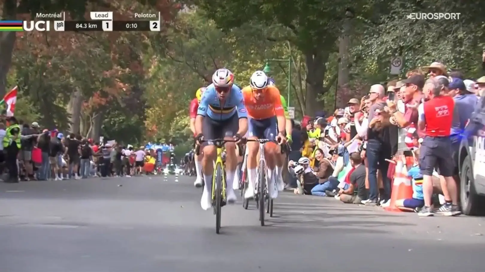 Van Aert and Van der Poel explode World Championship road race with 90km+ still to go! Roglic, Onley and Simmons join elite six-man move