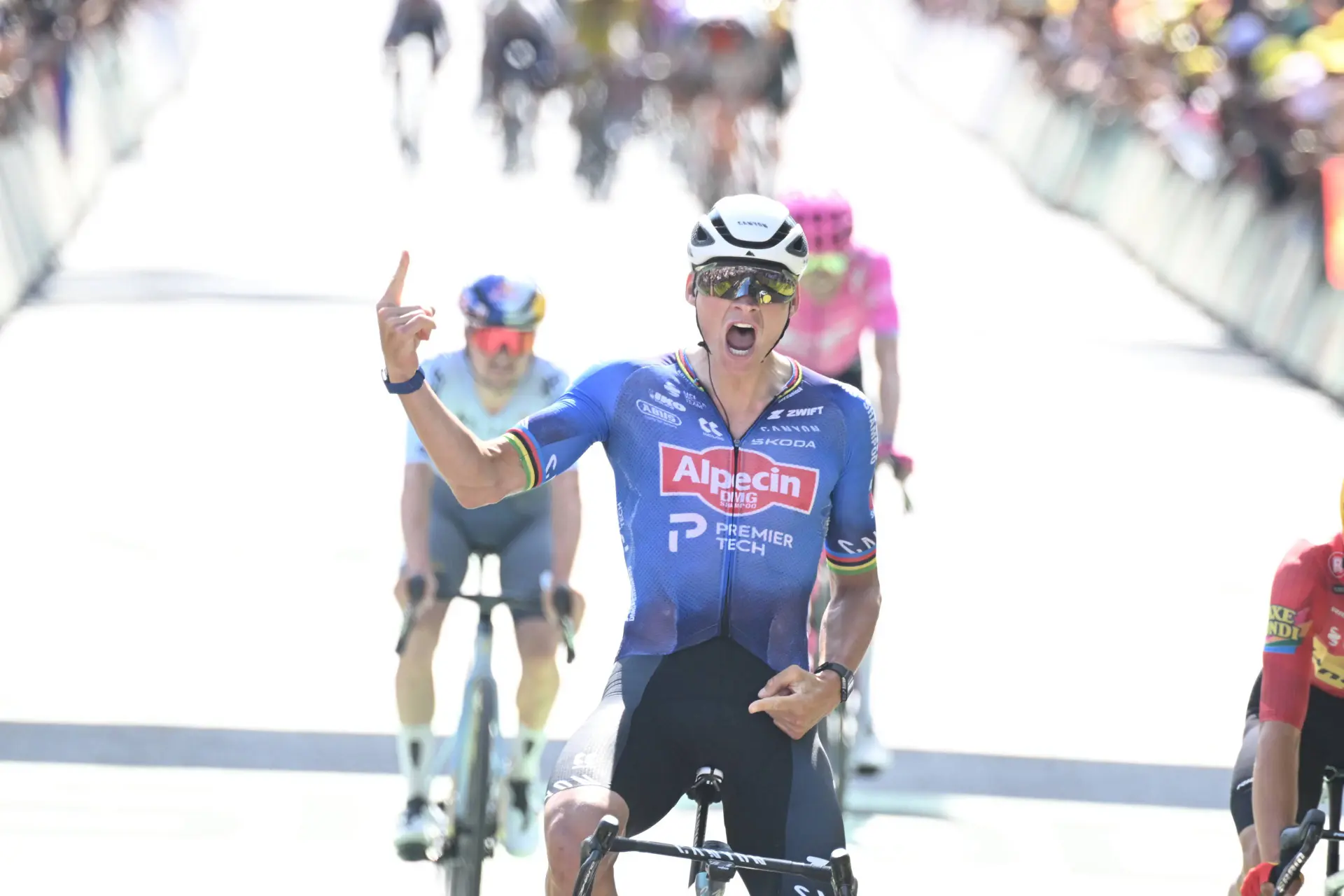 175-kilometer long attack to victory - Mathieu van der Poel shatters a monumental record that stood for a decade