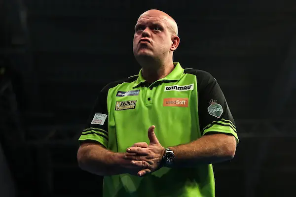 Michael van Gerwen onderschatte de effecten en heeft veel pijn na een operatie