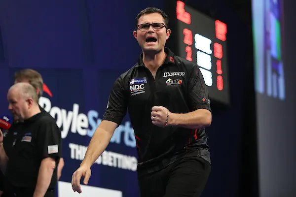 Smith als eerste naar de L4, Noppert onderuit tegen Heta tijdens de Interwetten German Darts Grand Prix