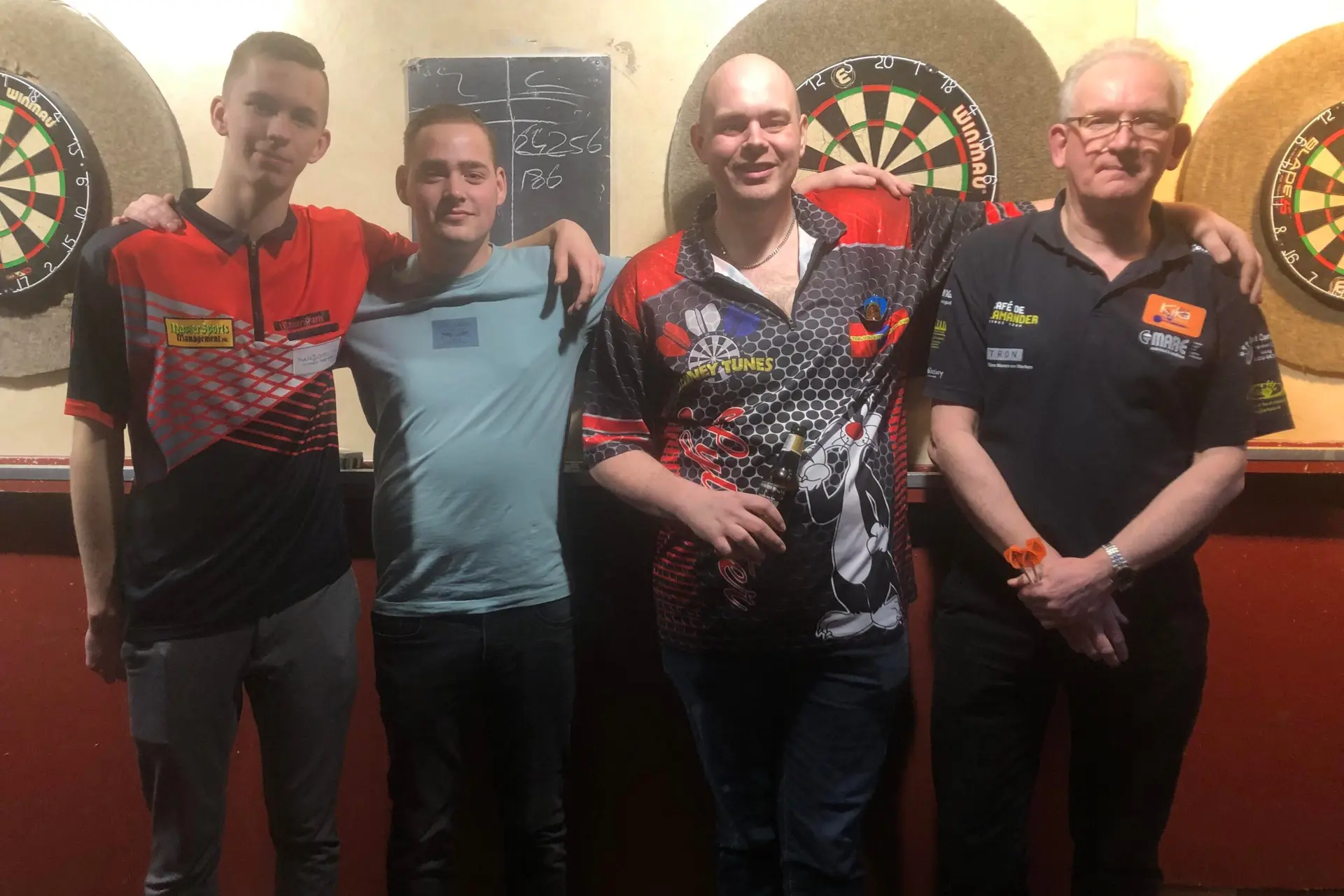 26 FEB BESTE 4 SINGLE scaled