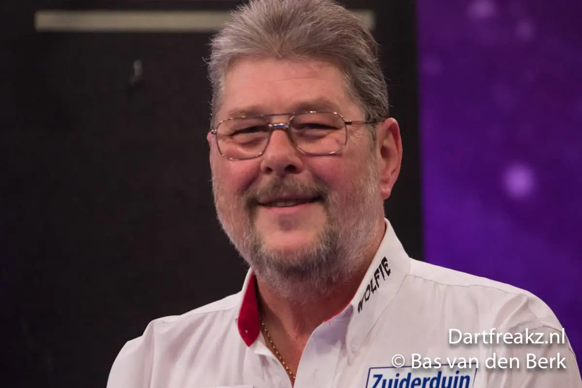Martin Adams baart opzien met een nieuw dartshirt tijdens MODUS Super Series