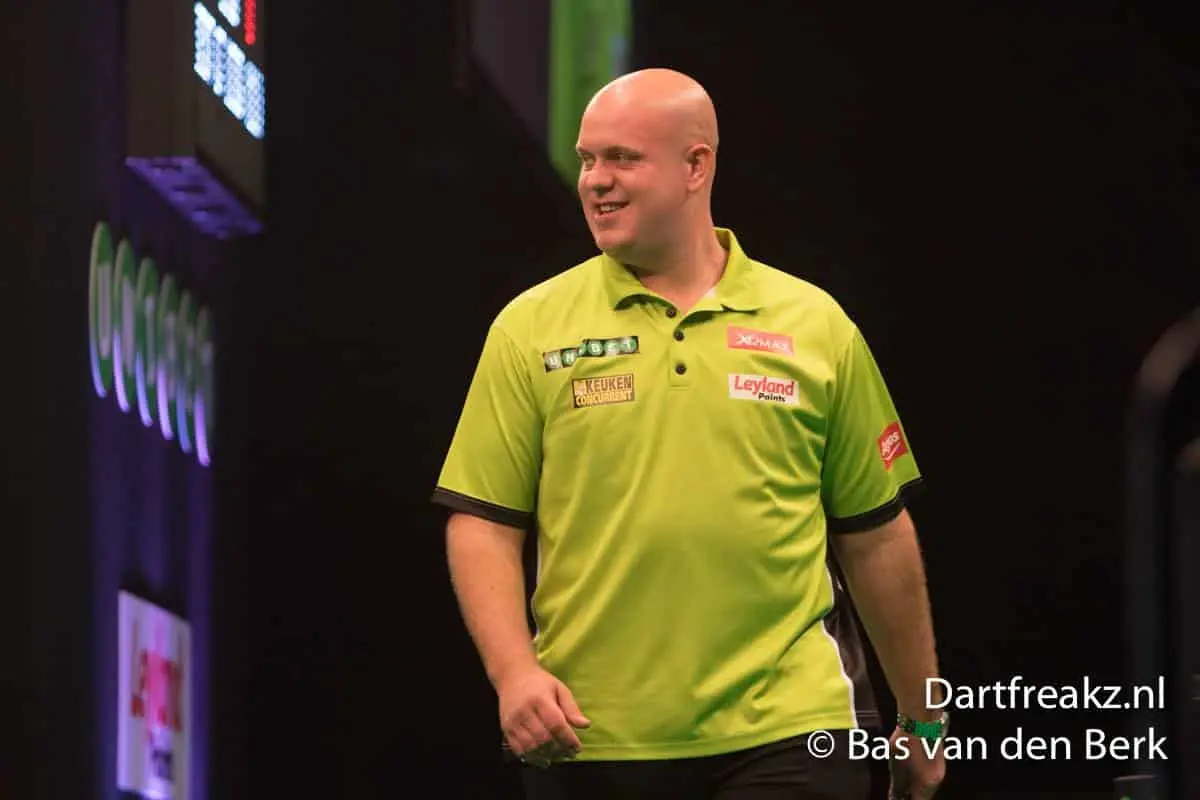 Michael van Gerwen fopt Chinese journaliste als Olympisch-deelnemer