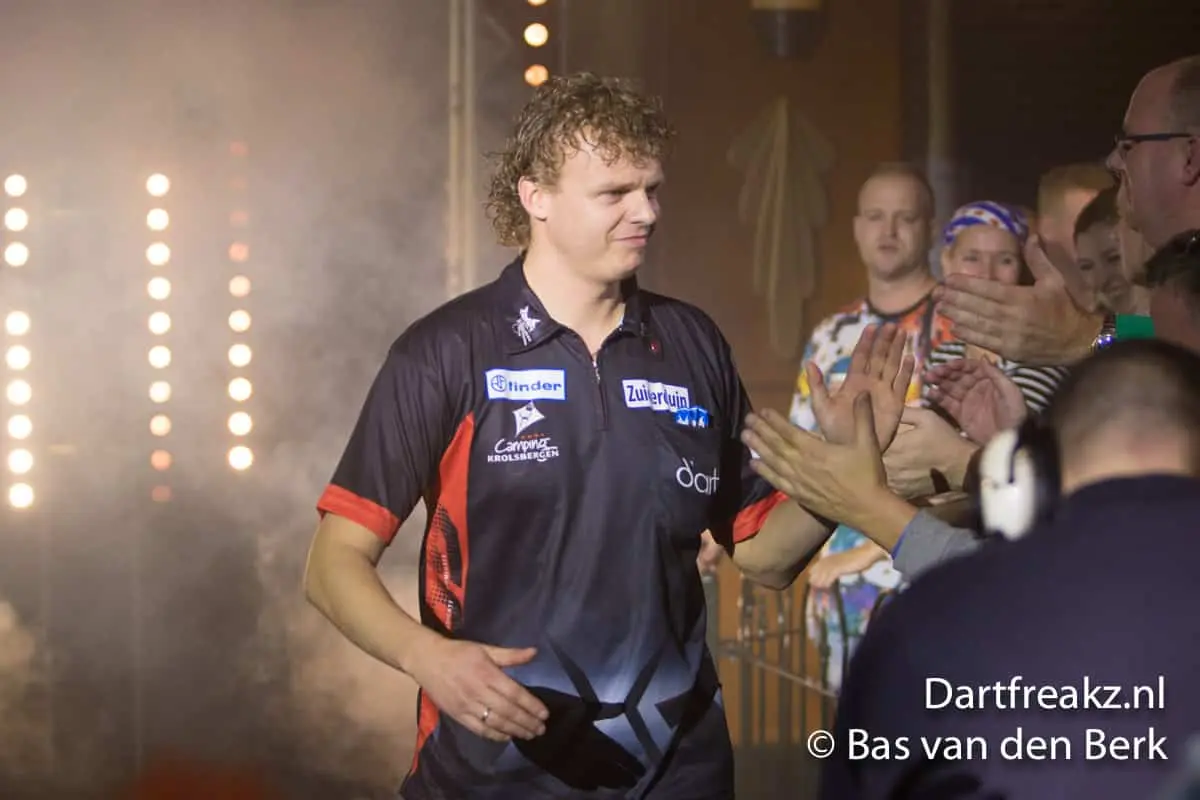 Richard Veenstra 10 12 2016 Bas van den Berk Finder Darts Masters 2016 0 15060
