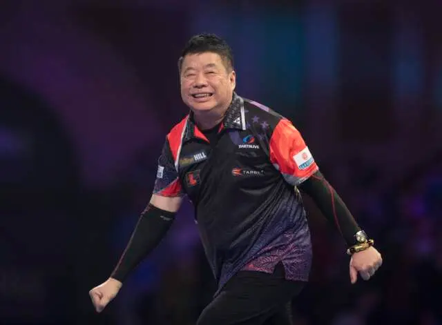 [VIDEO] Terugblik op de glorieuze darts carrière van Paul Lim: een icoon van het WDF en PDC-WK