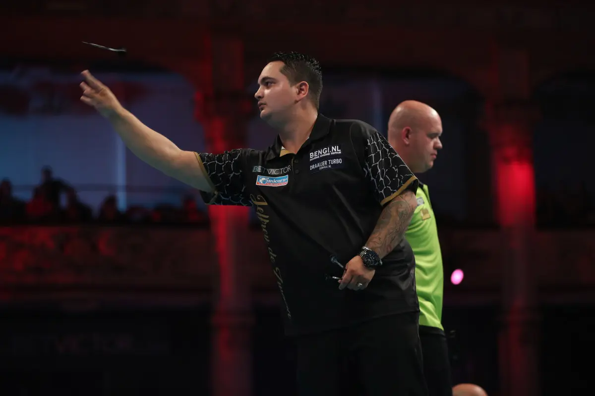 Zondagavond German Darts Grand Prix: Van Gerwen en Noppert winnen Nederlandse duels