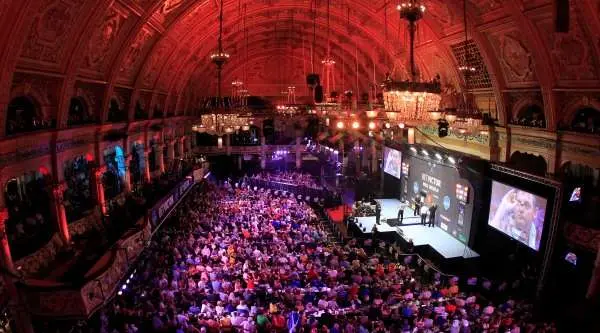 Race naar World Matchplay nadert ontknoping: Van Barneveld houdt plek vast, andere wereldkampioen in de problemen