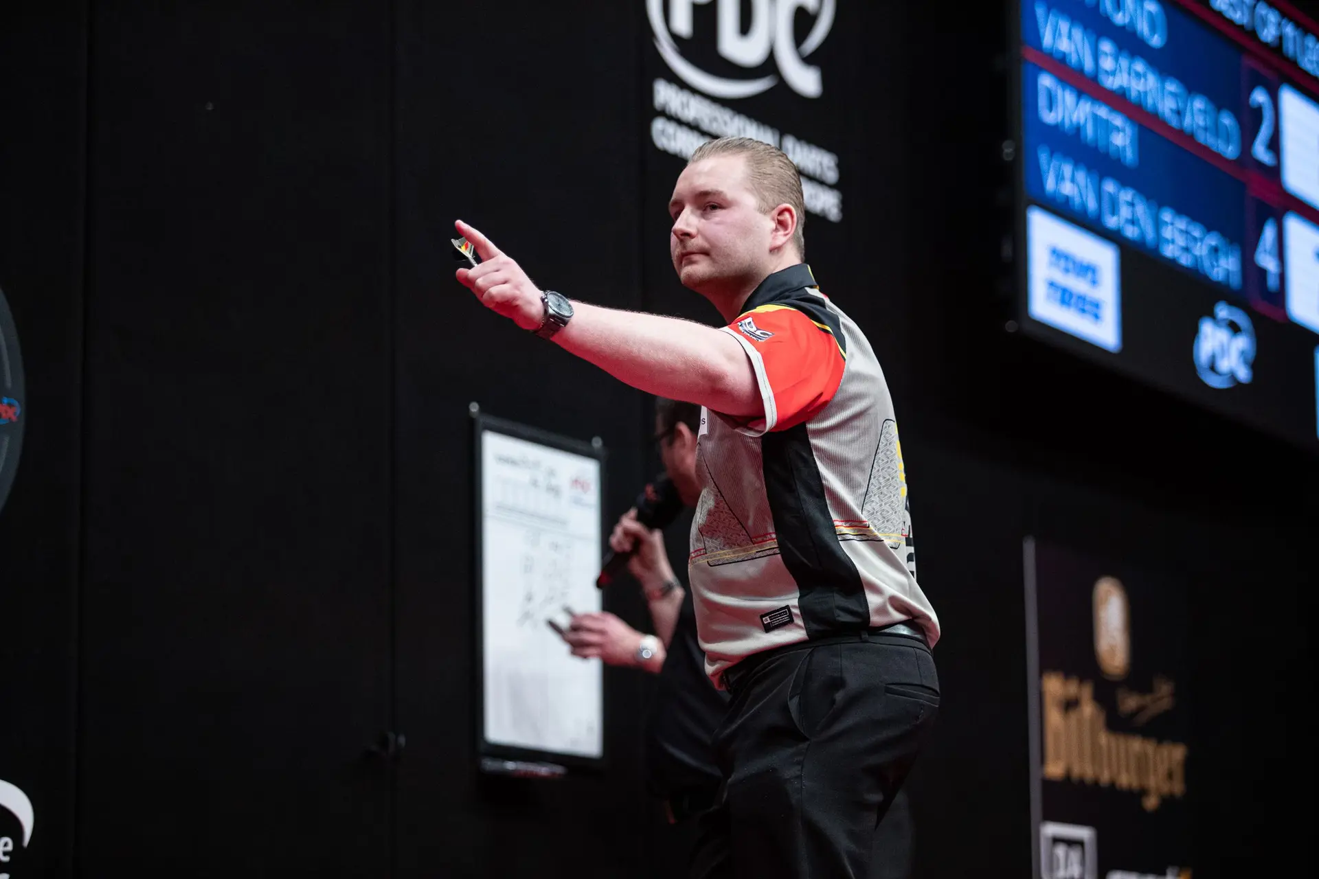 UK Open kwartfinales: Van den Bergh naar semi waar hij Heta treft