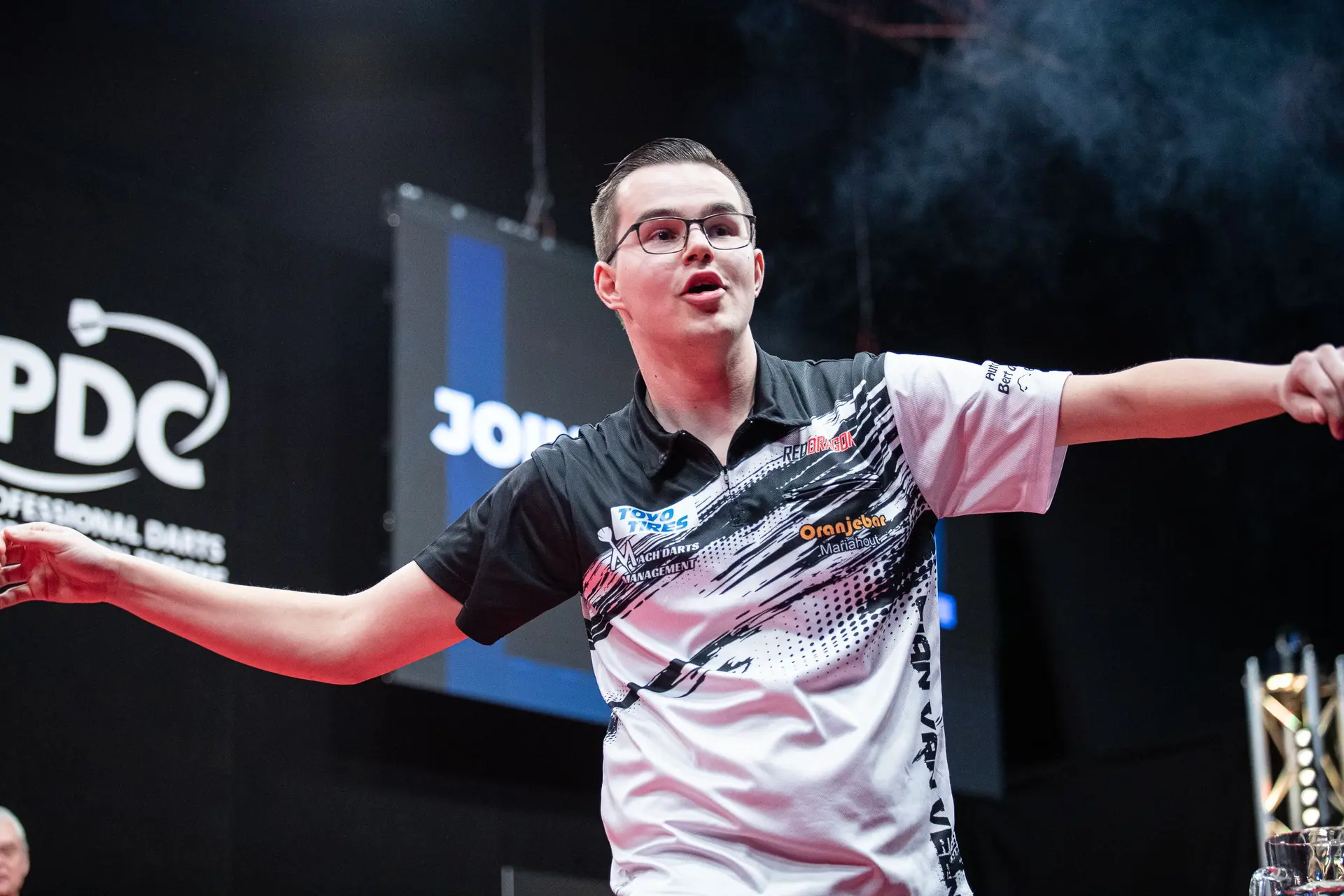 Gian van Veen en Luke Littler naar finale PDC WK jeugd, Nijman strandt in halve finale
