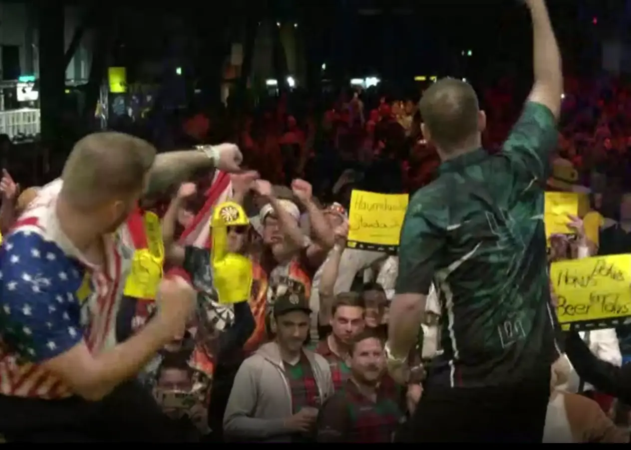 VIDEO: Berry van Peer en Jules van Dongen zetten Duitsland op zijn kop met walk-on