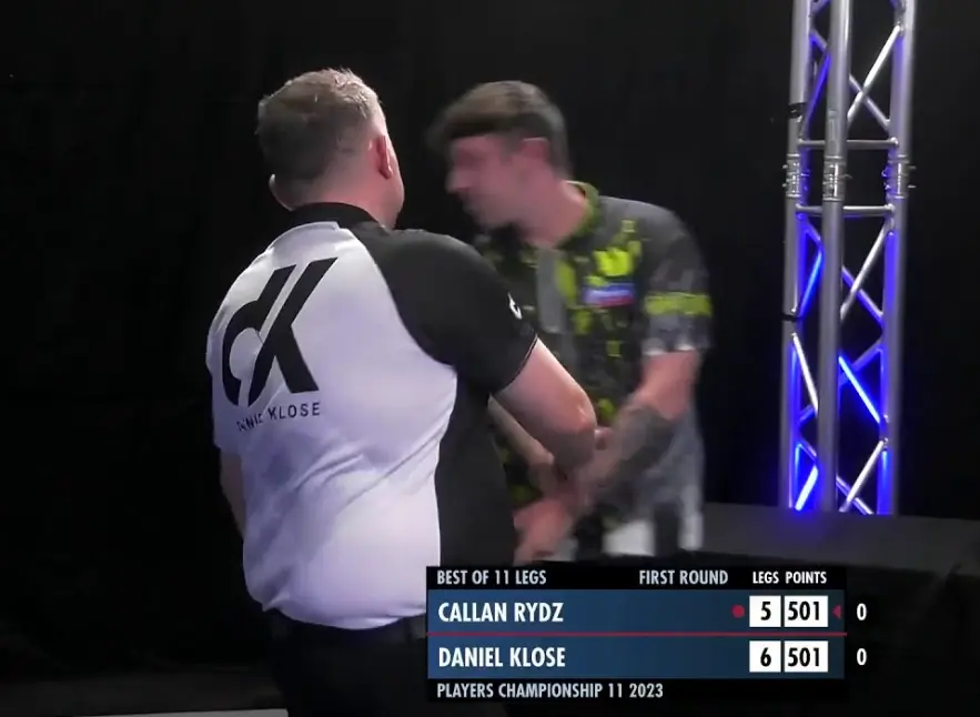 VIDEO: Callan Rydz ontvangt veel kritiek voor dit moment na duel met Daniel Klose