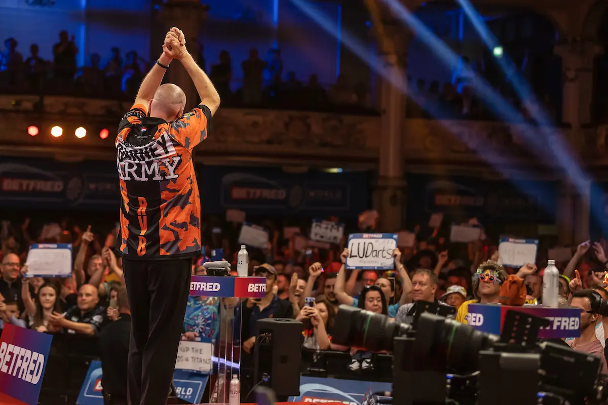 World Series of Darts Finals: Van Barneveld stuurt Michael Smith terug naar Engeland, ook van den Bergh naar kwartfinale