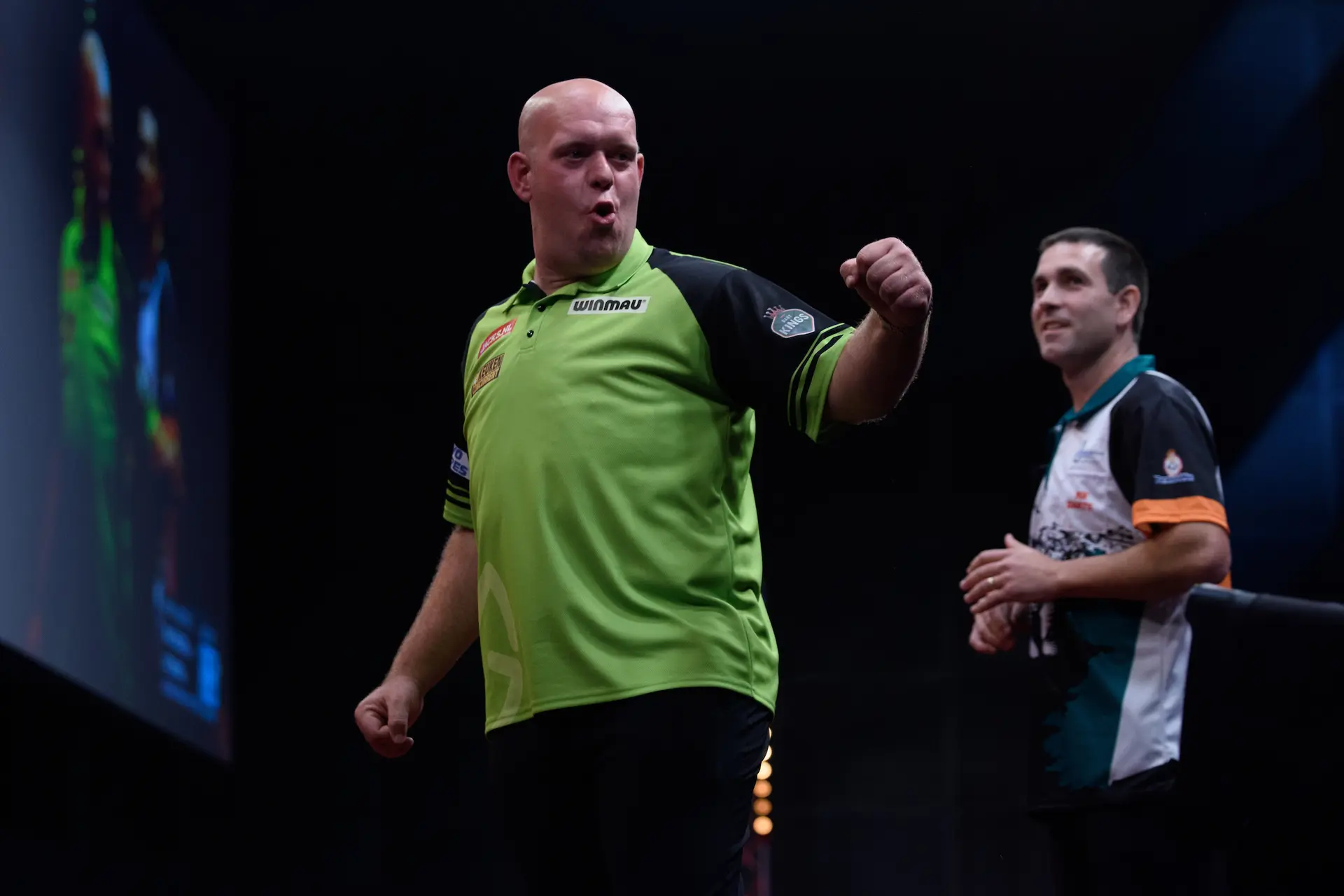 Van Gerwen ontsnapt tegen Humphries om vervolgens Aspinall te overklassen en de World Series of Darts Finals te winnen