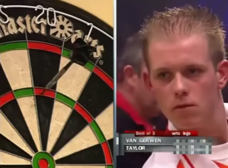 Beelden van 17-jarige Michael van Gerwen die ook Phil Taylor dartles geeft