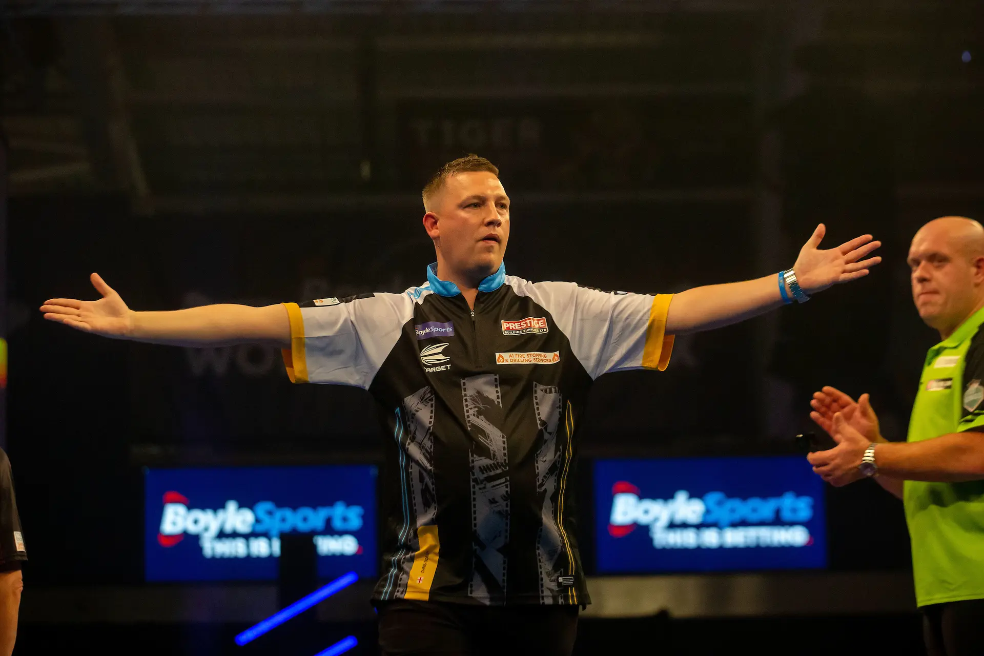 VIDEO met hoogtepunten van de vierde dag World Grand Prix met de uitschakeling van MvG