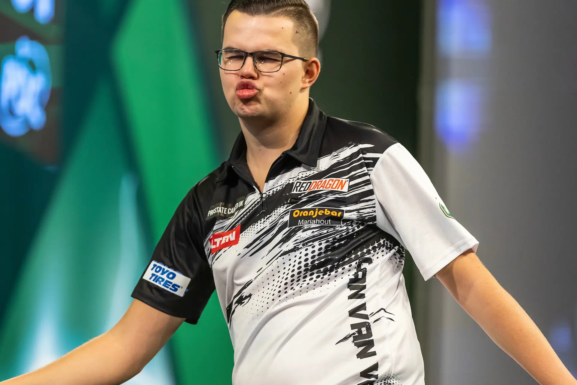 Video Hoogtepunten dag 4 WK darts: Van Veen en Vandenbogaerde onderuit in Ally Pally