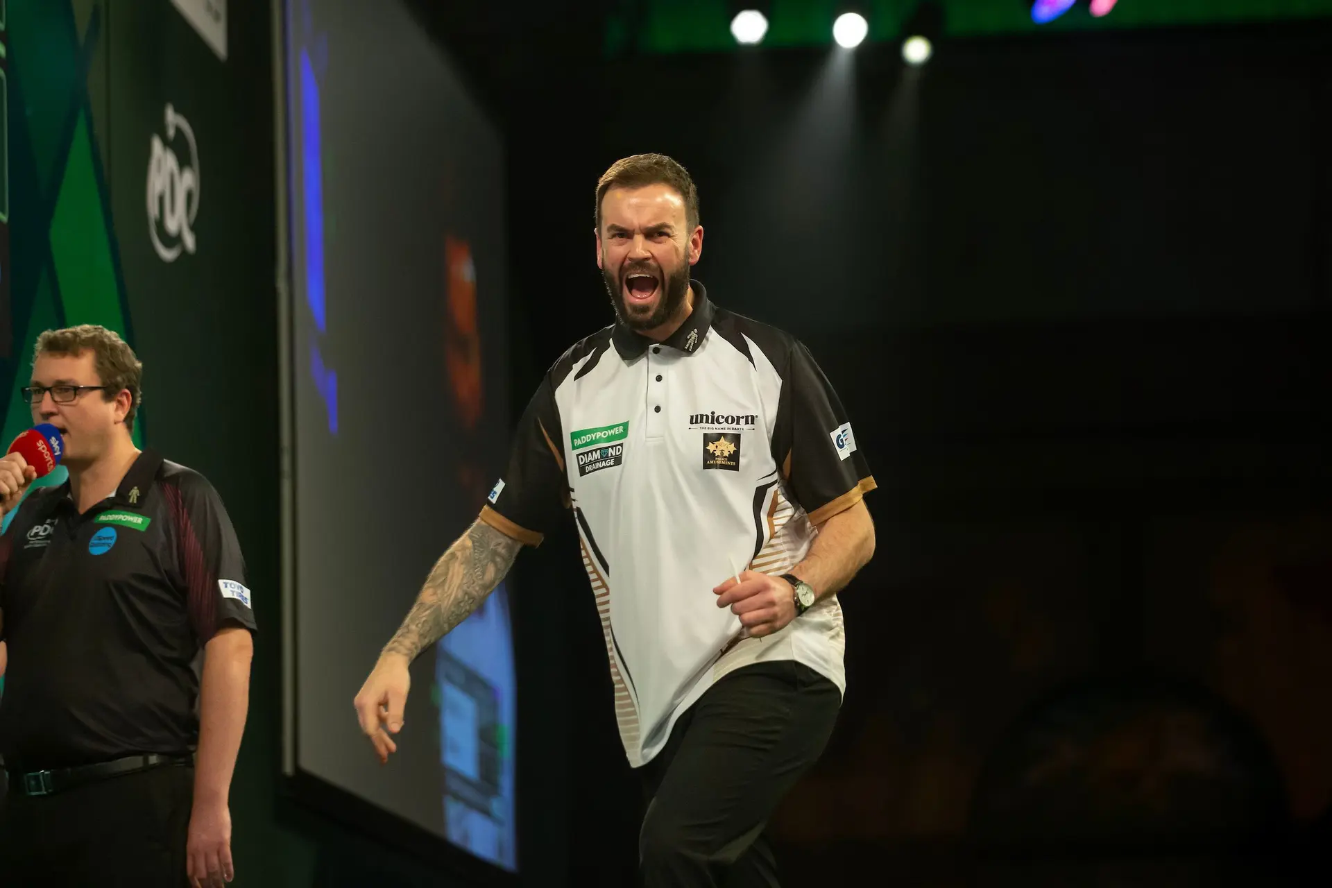 Buitengewoon Talent: Ross Smith stort zege in met recordbrekend vloeroptreden