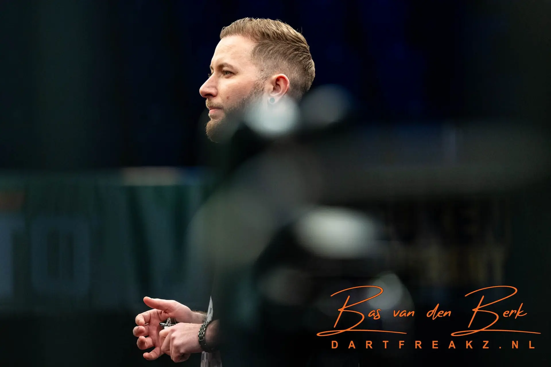 Danny Noppert hard onderuit tijdens de derde ronde NEO.bet European Darts Grand Prix