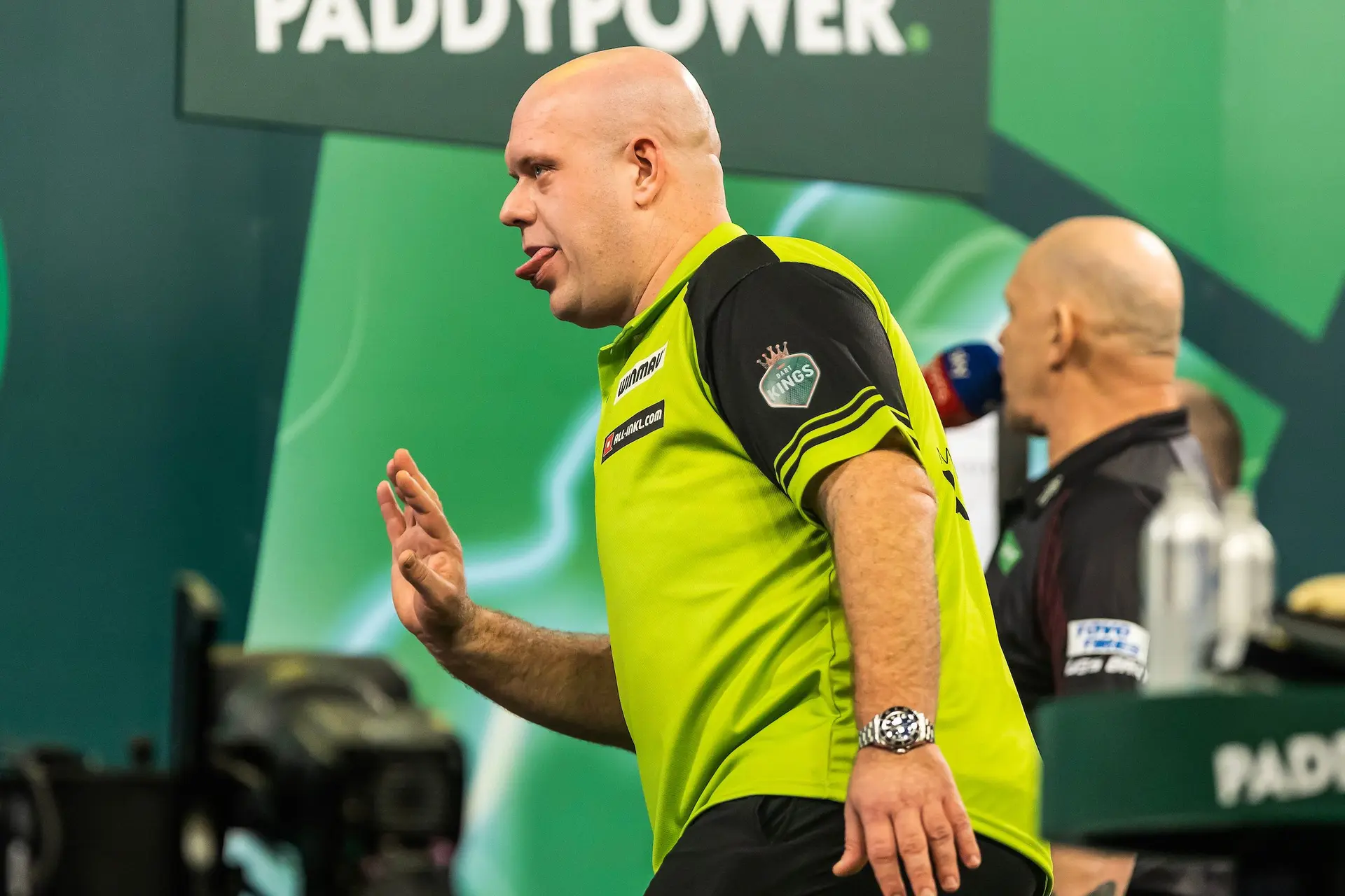 Misselijkheid kantelt Van Gerwen's WK Darts parcours: uitschakeling in kwartfinale