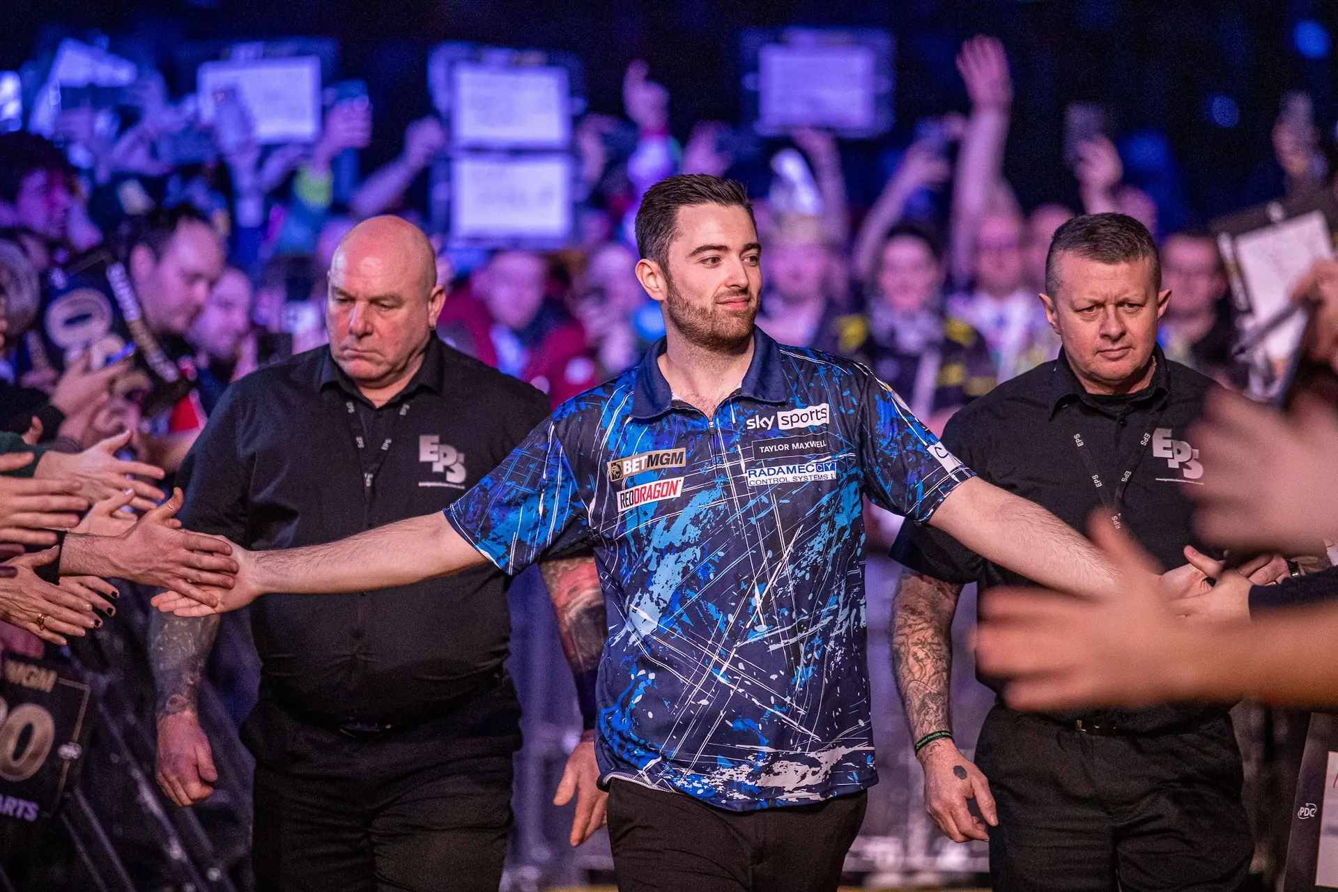 Ook Luke Humphries, Rob Cross  en Bunting door naar de L8 van het UK open