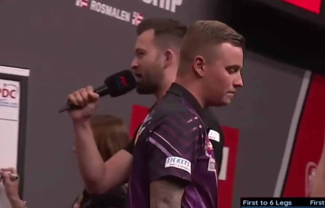 Het 180-geluid van de nieuwe PDC caller tijdens de Dutch Darts Championship