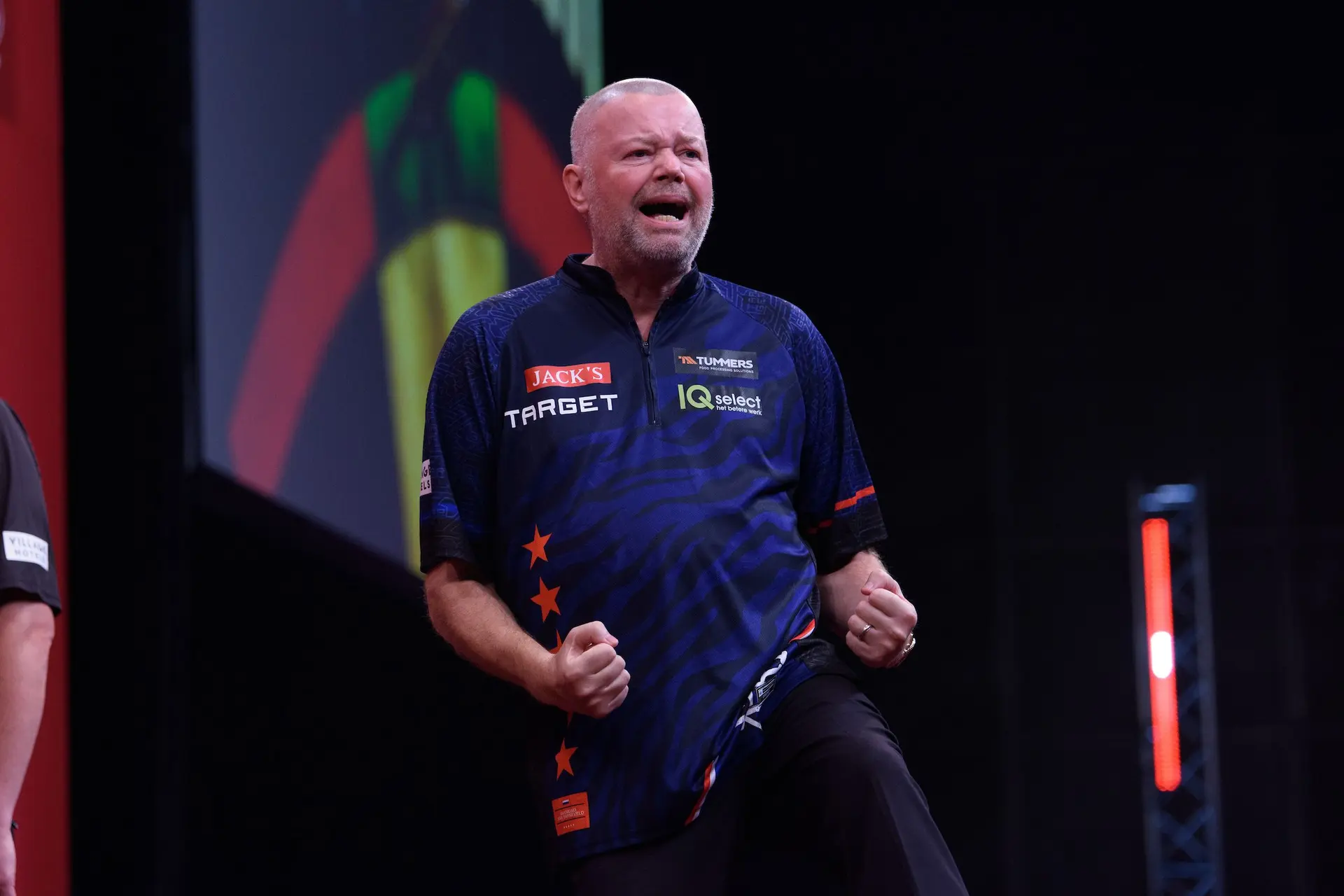 Modus-demonstratietoernooi in Stoke: van Barneveld schittert, ‘Jackpot’ Lewis maakt opmars
