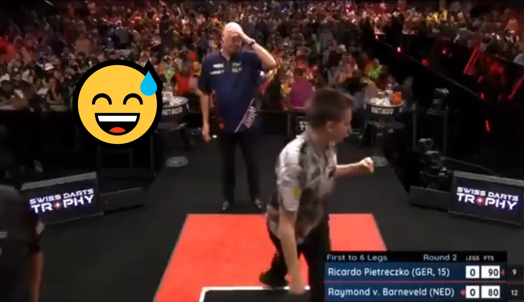 Verbazing om dit moment tijdens partij tussen Van Barneveld en Pietreczko
