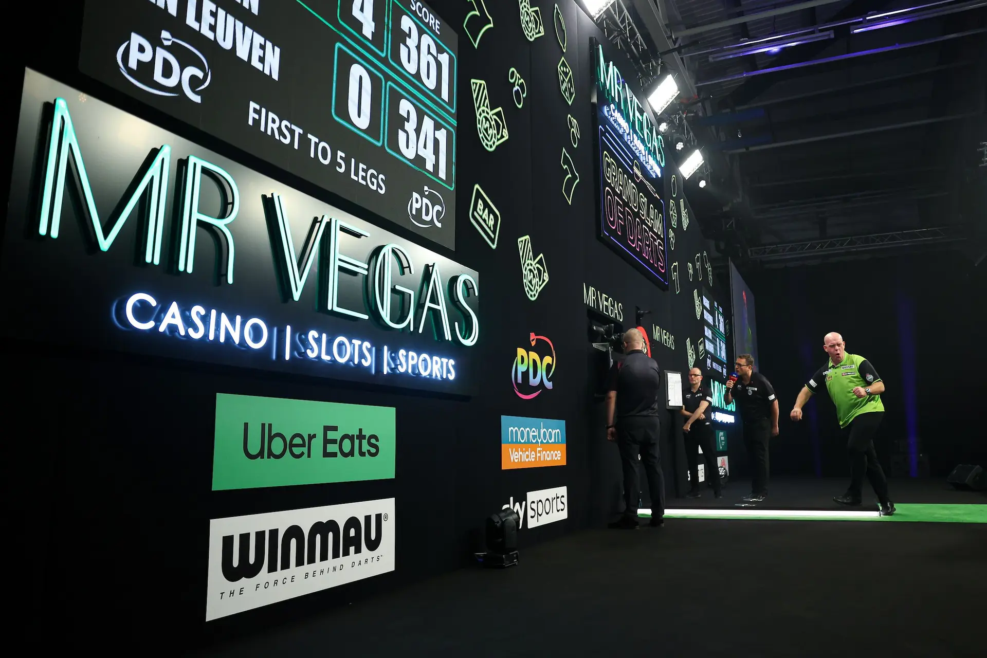 Speelschema Grand Slam of Darts dinsdag: Strijd om de laatste tickets