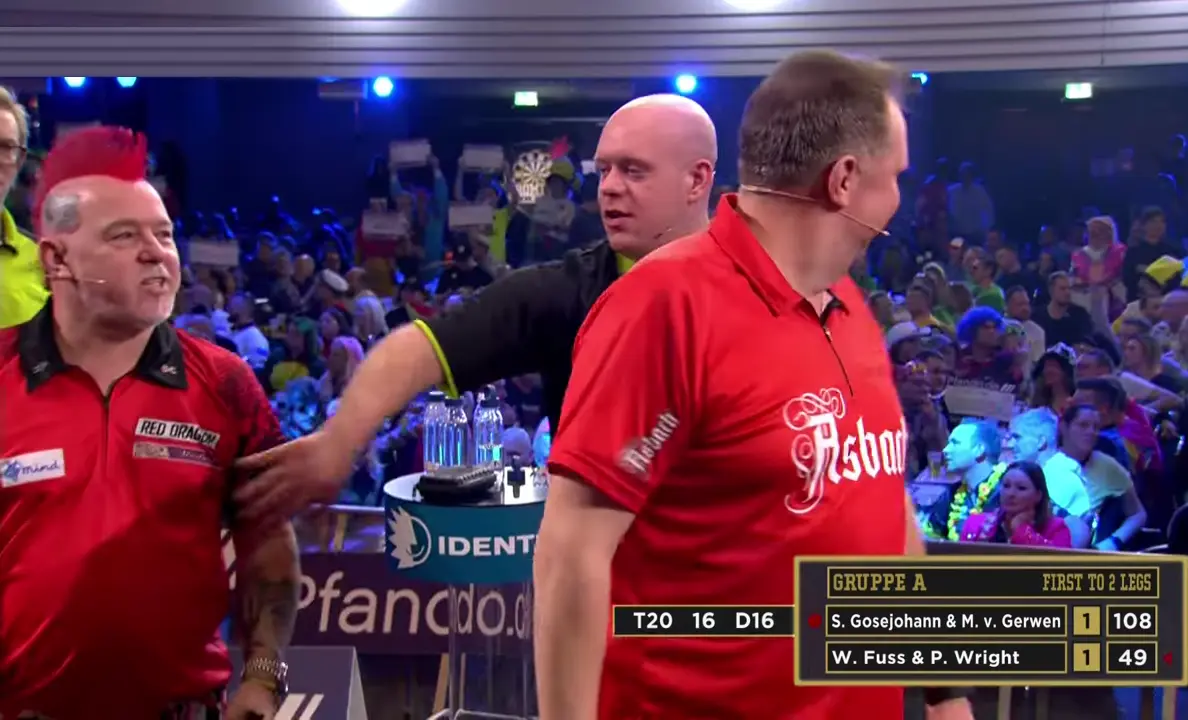 Grappig moment tussen Van Gerwen en Wright op Duits toernooi na eerdere spanningen op WK