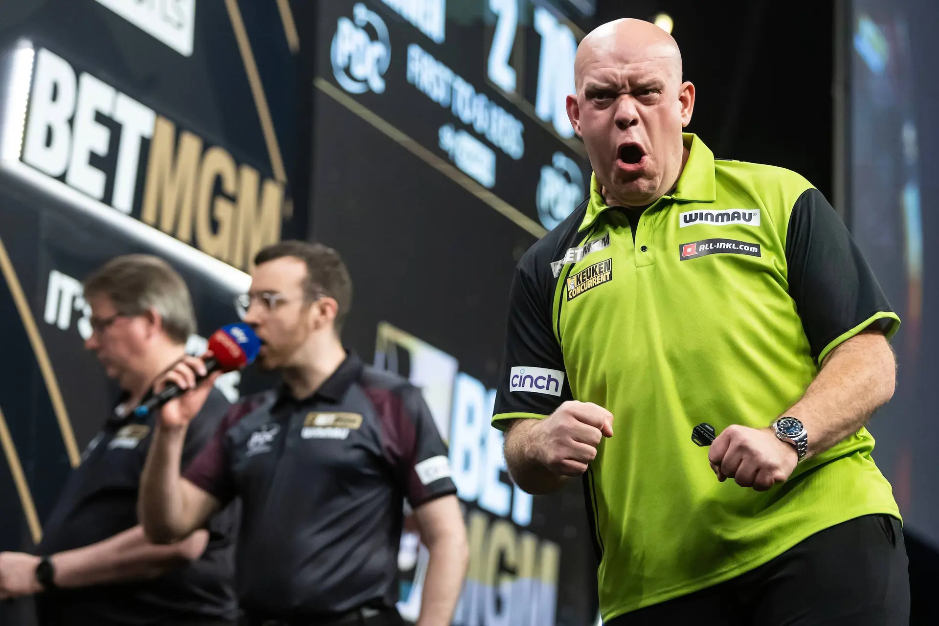 Van Gerwen moet avond winnen in Sheffield om play-offs te halen: ‘Do or die’ voor Mighty Mike