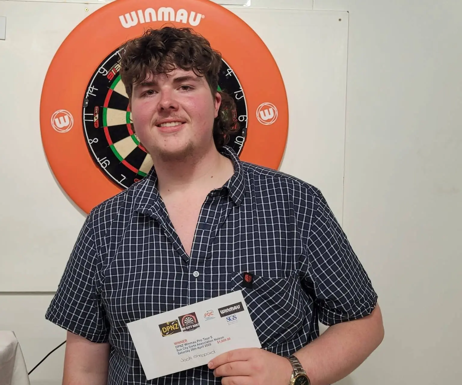 18-jarige dartsyoutuber wint DPNZ toernooi na winst op Ben Robb