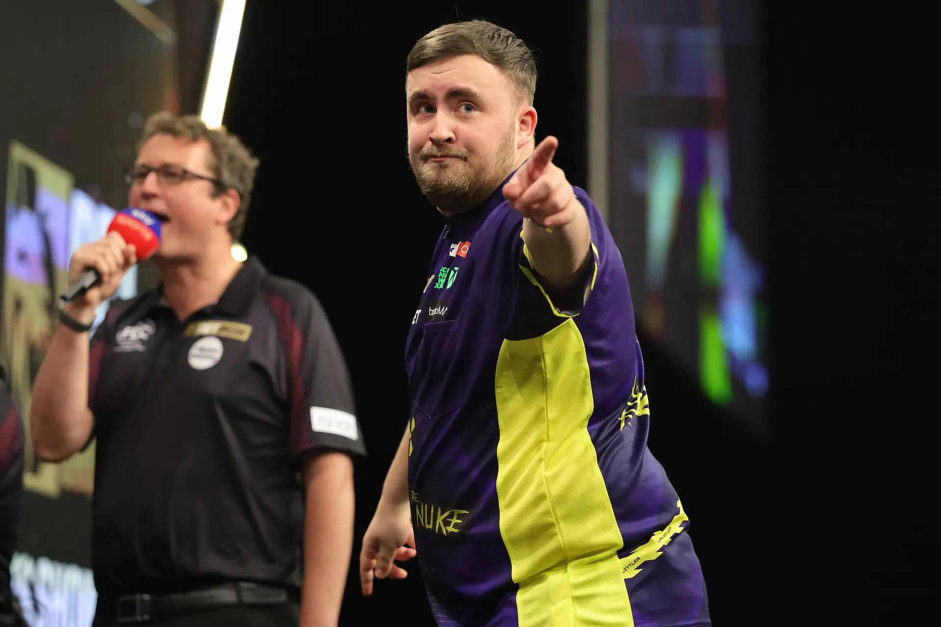 Luke Littler verbetert Premier League record en wint in Sheffield zijn zesde avond van 2025